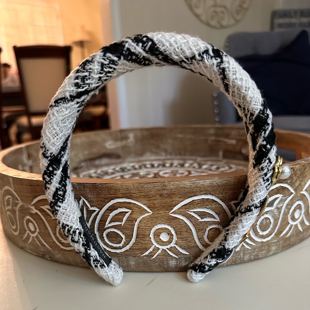 Fashion Elegant Black and White Headband with Decorative Accents - Picture 2 of 4